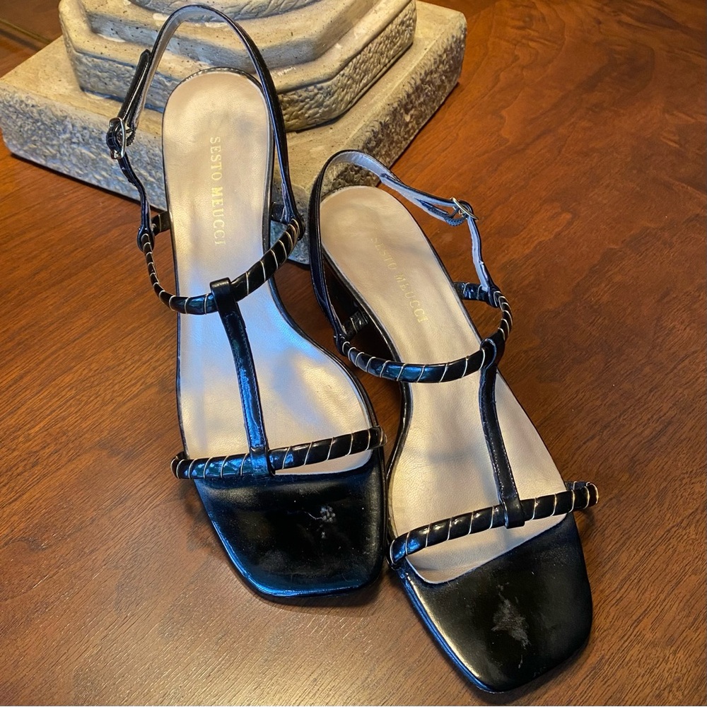 Sesto Meucci black patent leather T-strap sandal size 8